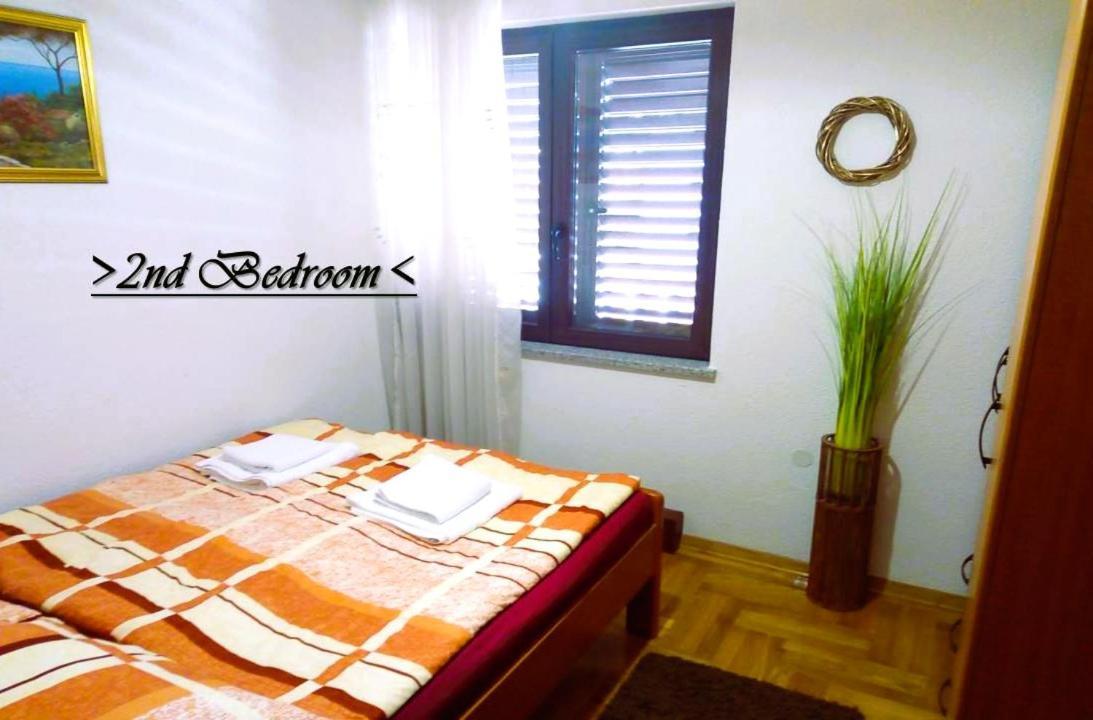 House White Stone Split Apartment Podstrana Bilik gambar
