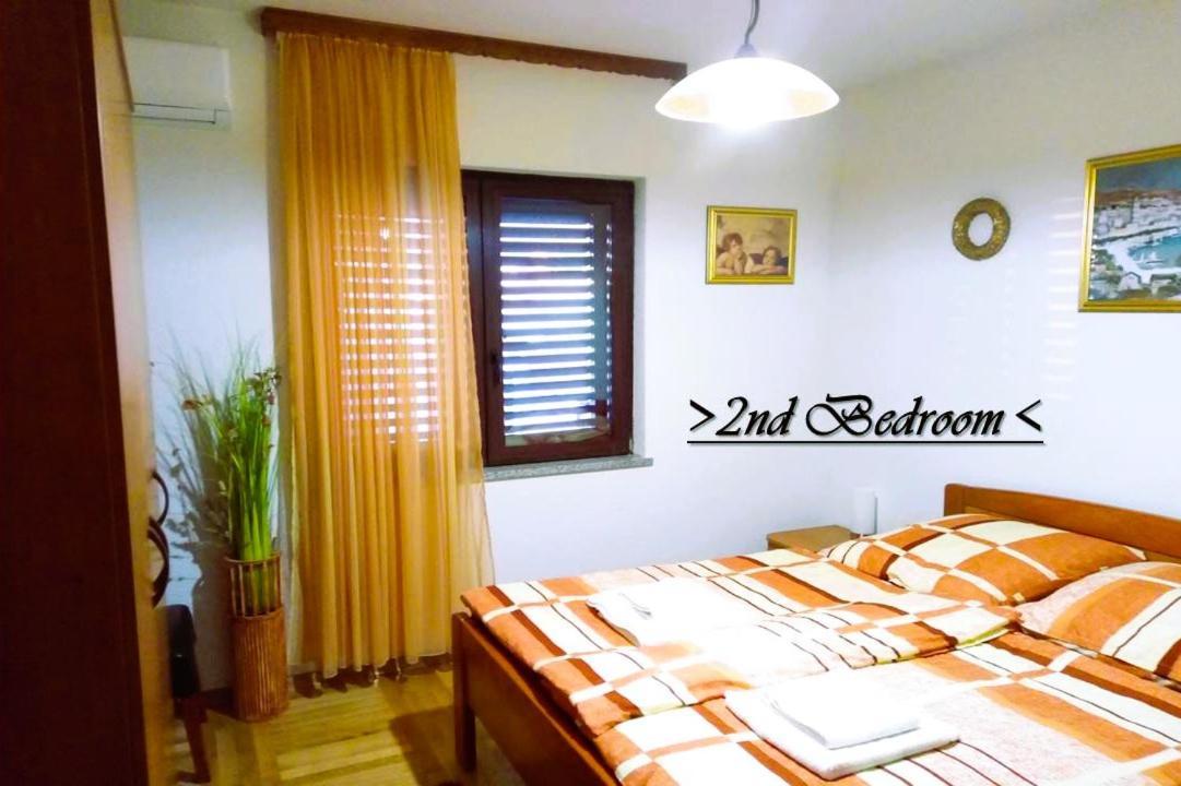 House White Stone Split Apartment Podstrana Bilik gambar