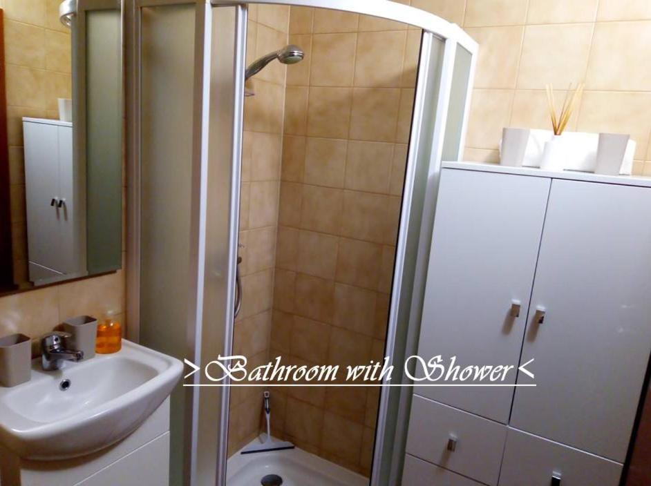 House White Stone Split Apartment Podstrana Bilik gambar