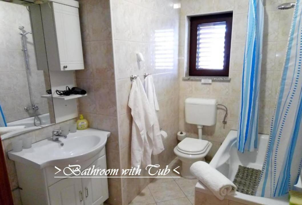 House White Stone Split Apartment Podstrana Bilik gambar