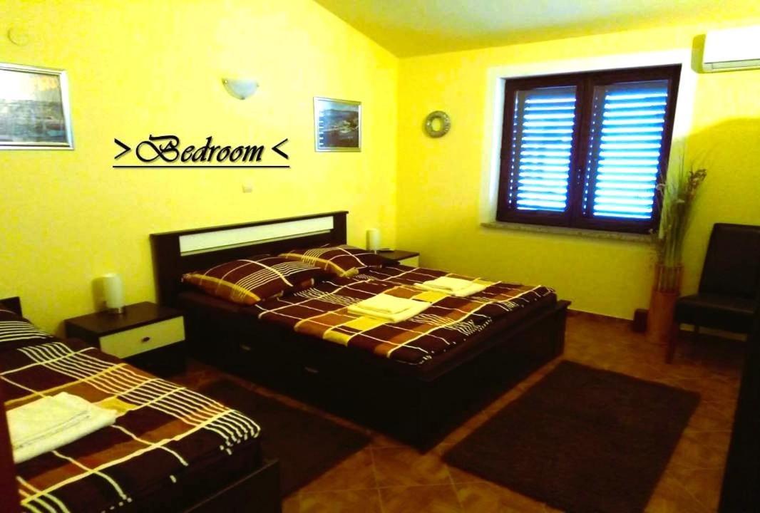 House White Stone Split Apartment Podstrana Bilik gambar