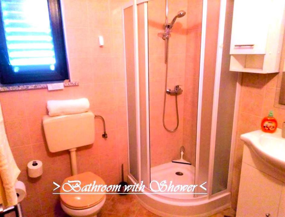 House White Stone Split Apartment Podstrana Bilik gambar