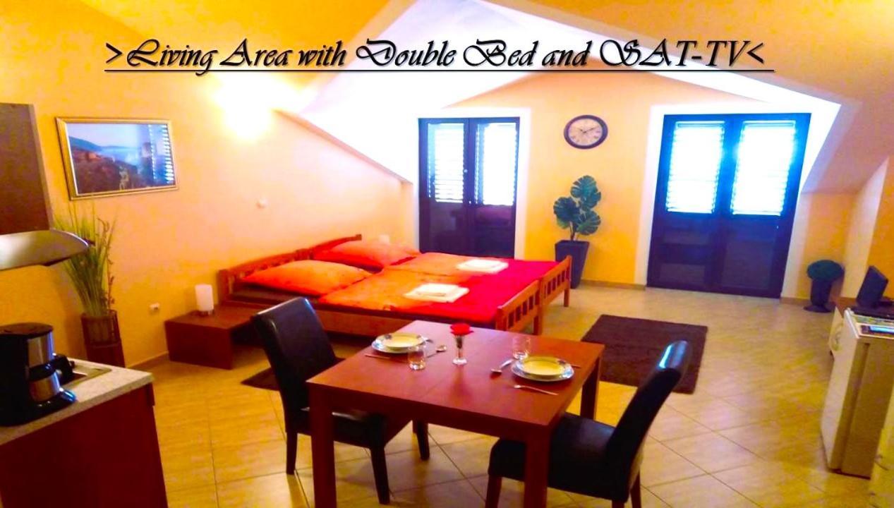 House White Stone Split Apartment Podstrana Bilik gambar