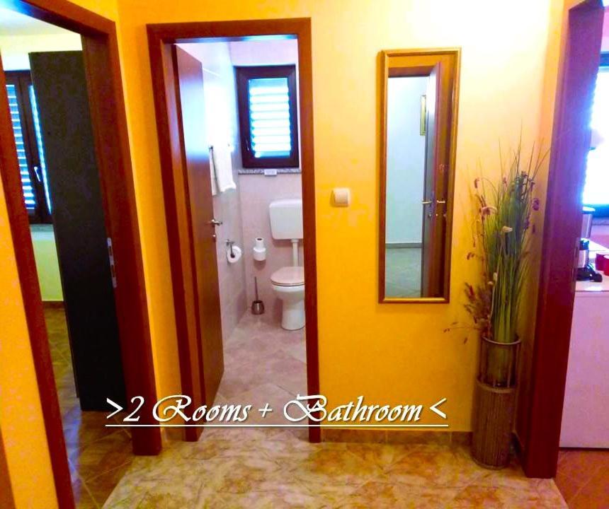 House White Stone Split Apartment Podstrana Bilik gambar
