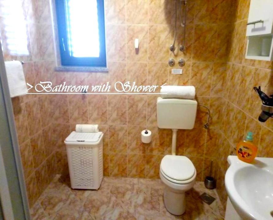 House White Stone Split Apartment Podstrana Bilik gambar